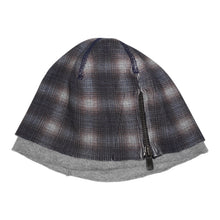 Load image into Gallery viewer, ZIPPER BEANIE (PLAID/GREY)
