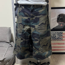 Load image into Gallery viewer, SAMPLE DOUBLE THIGH SHORTS 14" CAMO (36)
