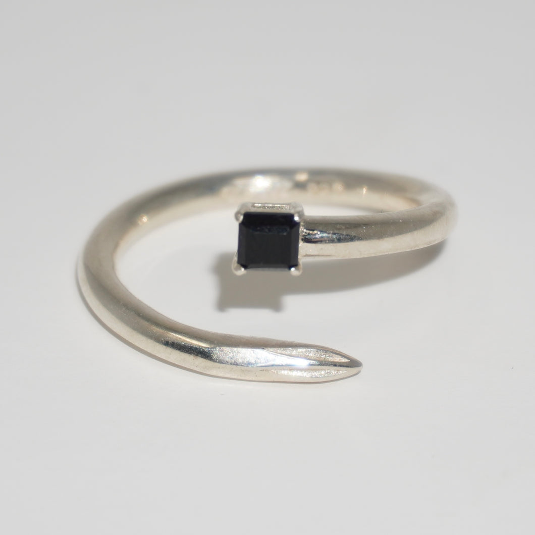 925 SILVER PHILLIPS RING (ONYX)