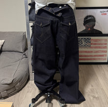 Load image into Gallery viewer, SAMPLE DARTED CINCH BACK DENIM INDIGO (36)
